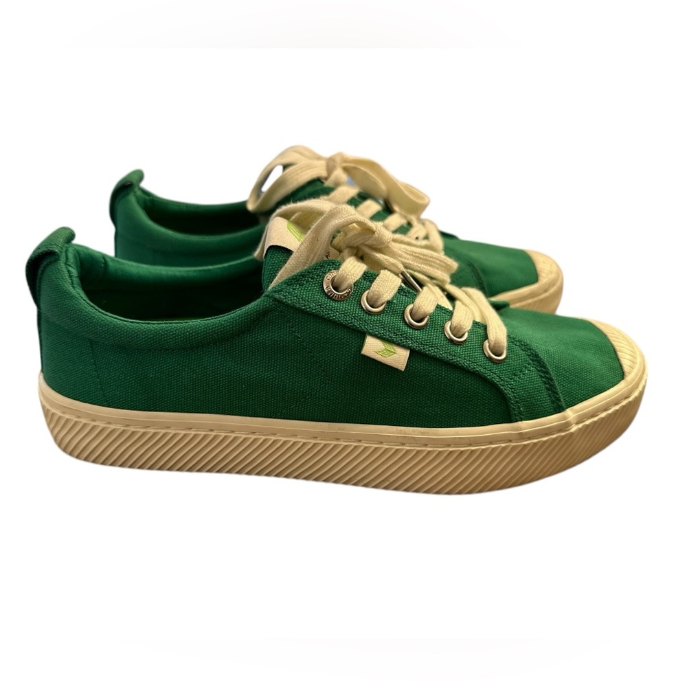 Cariuma Unisex Pantone Greenbrier OCA Low Canvas Sneakers Green W 7.5 M 5 B22